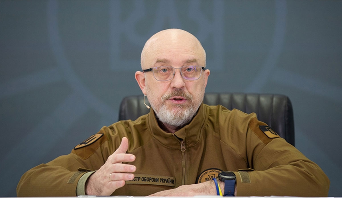 Zelensky duyurdu: Savunma Bakanı görevden alındı
