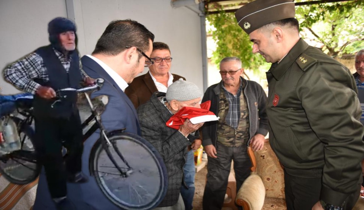 Vatan sevgisiyle sosyal medyada gündem olmuştu: Tabutuna Türk Bayrağı örtüldü