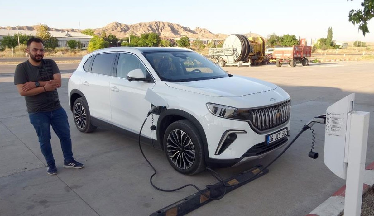Togg talihlisinden yerli otomobile övgü dolu sözler: Çok güzel araç yapmışlar, yapan mühendislerin eline koluna sağlık