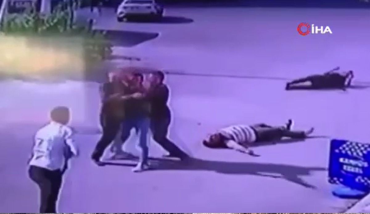 Pompalı tüfekle dehşet saçtı! Dayılarına ateş açtı, o anlar kameralara yansıdı