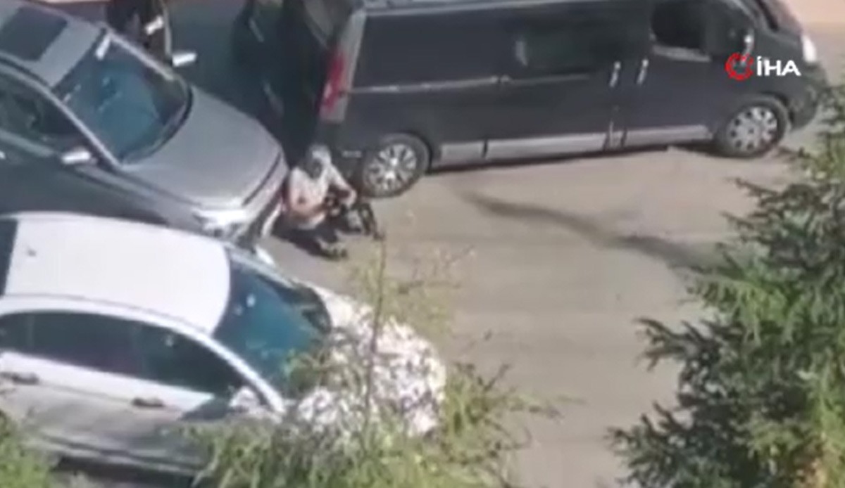 Acımasız kadın tartıştığı sürücüyü metrelerce sürükledi