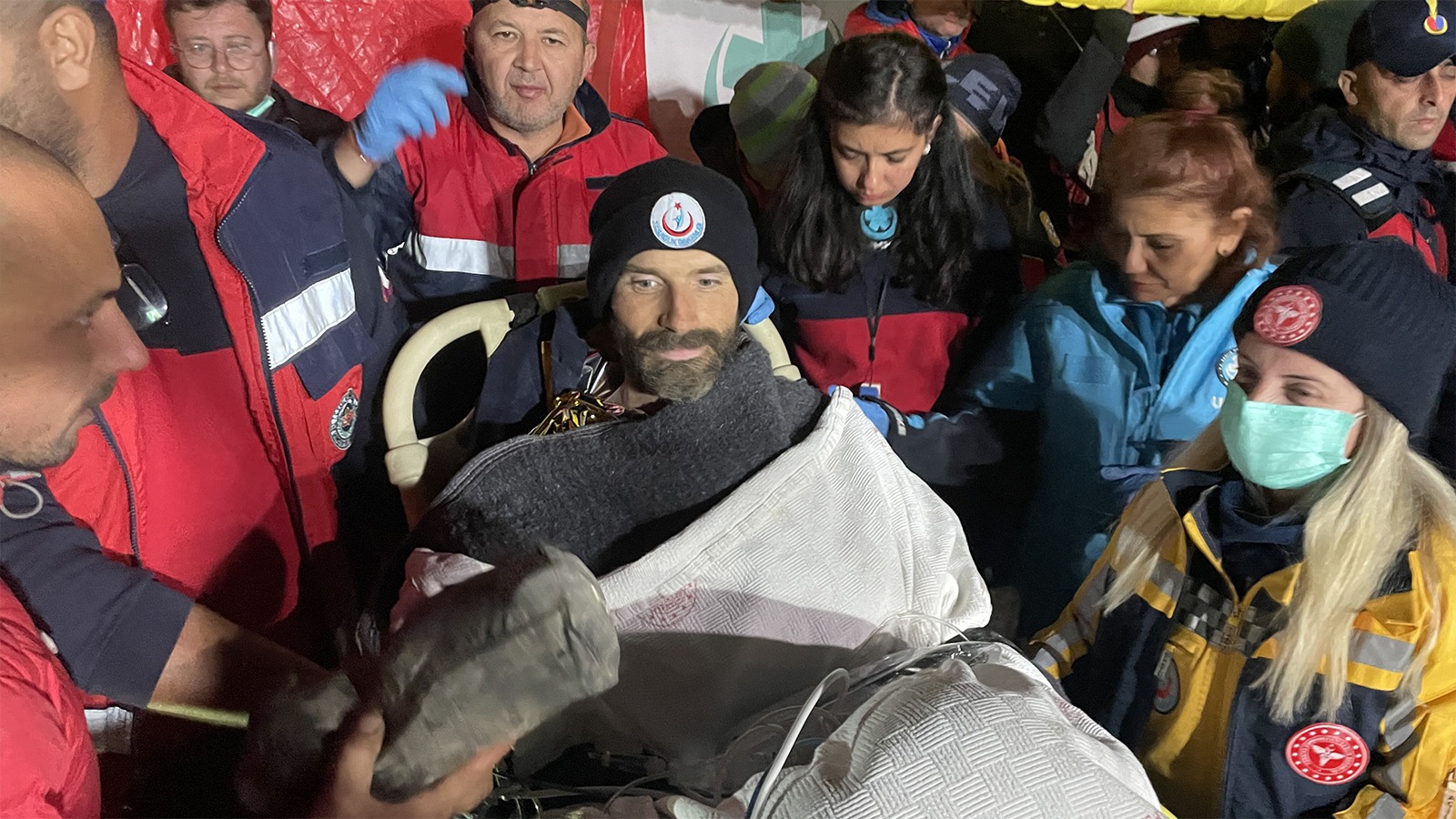 Mersin'de mağarada rahatsızlanan ABD'li dağcı 9'uncu günde kurtarıldı
