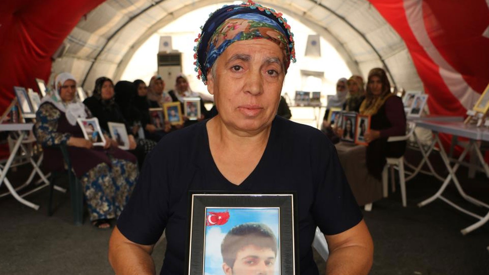 Evlat nöbetindeki acılı anne: Çocuğumun babası evlat hasretinden vefat etti