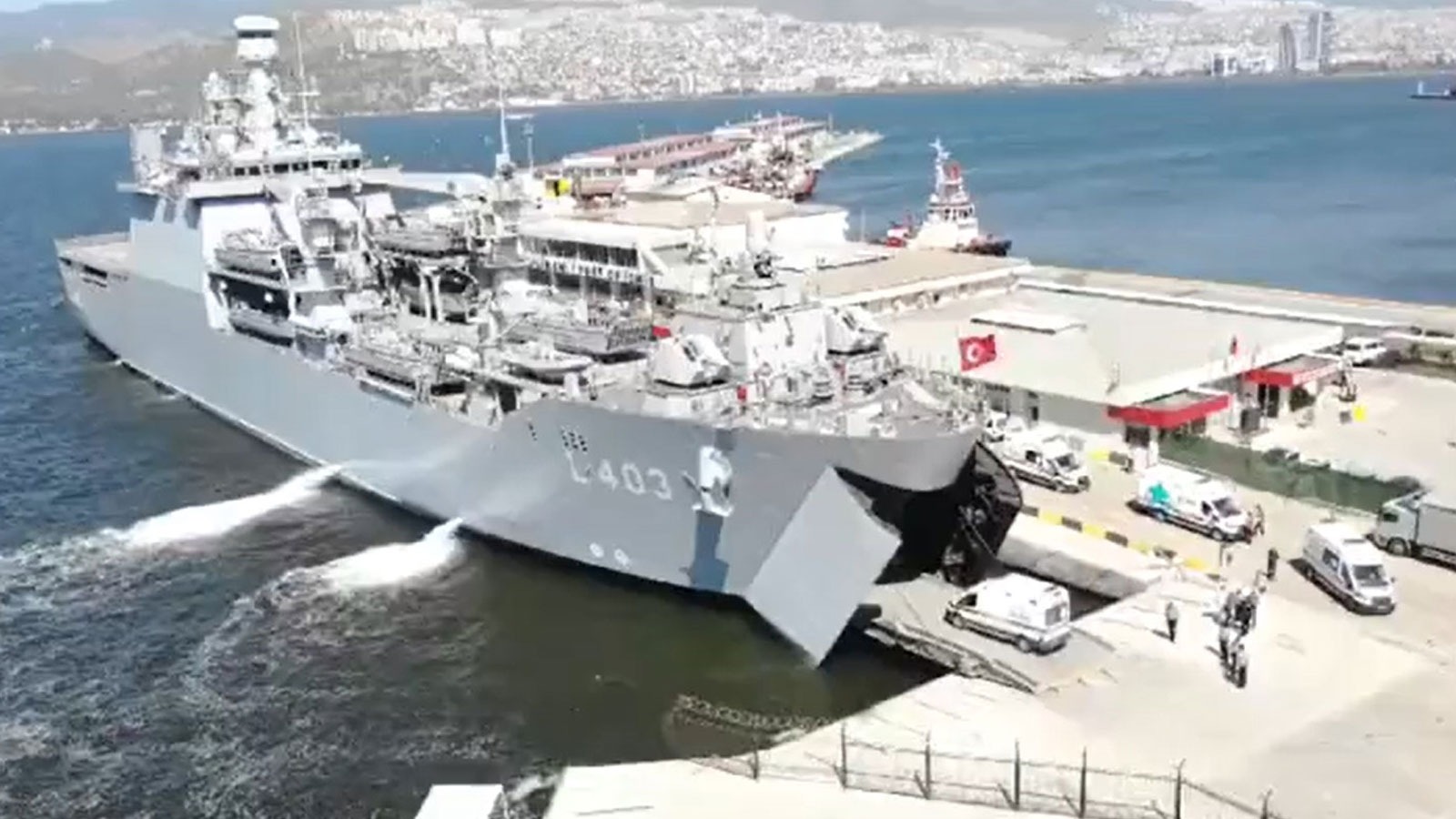 TCG Bayraktar ve TCG Sancaktar çıkarma gemileri Kuzey Afrika ülkesine ulaştı