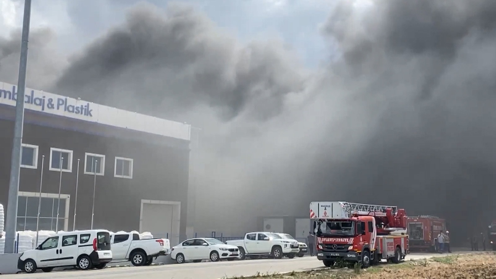 Silivri'de fabrika yangını: İşçiler tahliye edildi