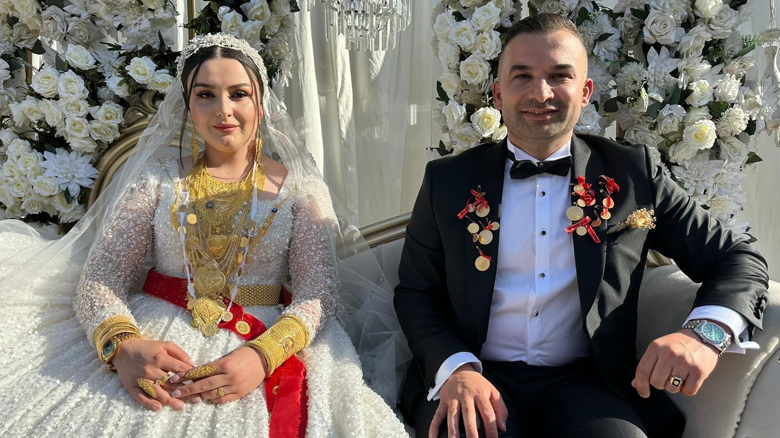 Böyle düğün görülmedi: Toplanan takılar saymakla bitmedi