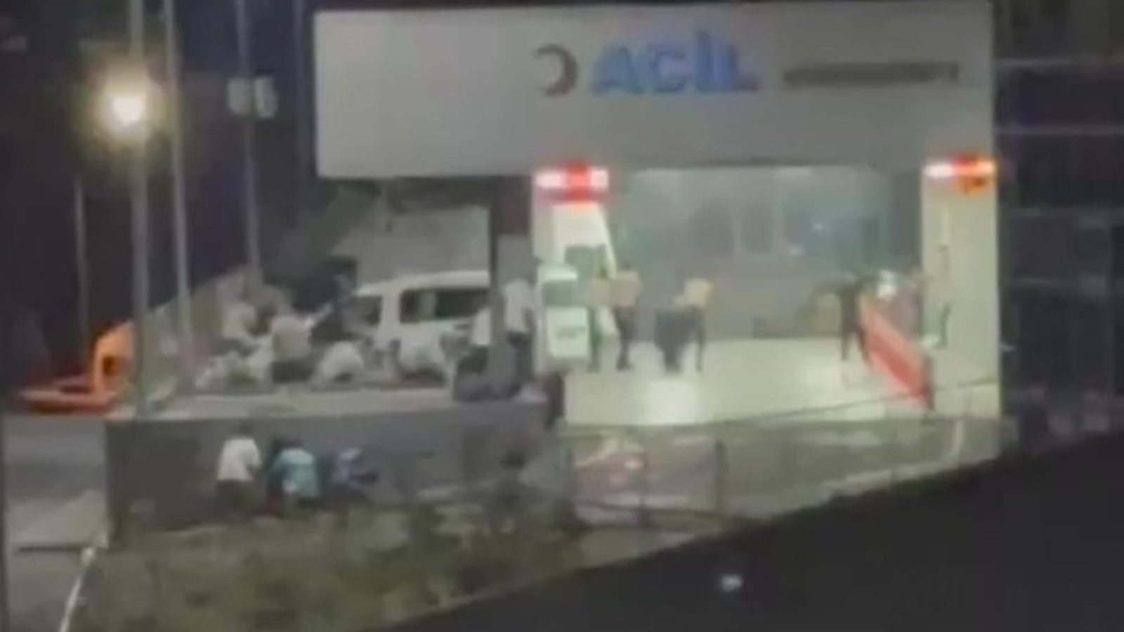 İzmir'de hastane önünde silahlı çatışma:  2 gözaltı