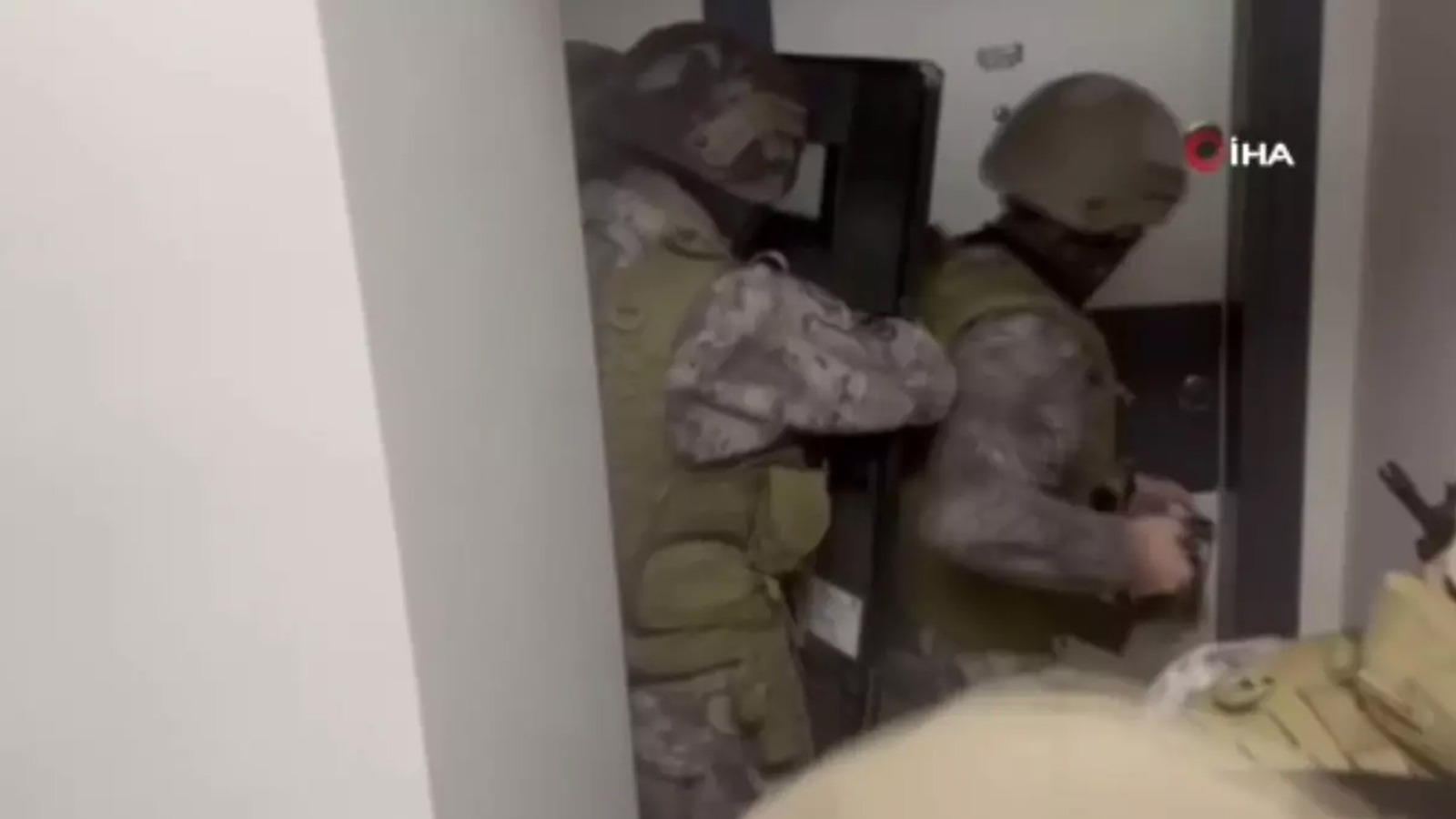 Türk polisi eylem hazırlığındaki 10 kişiyi yakalandı
