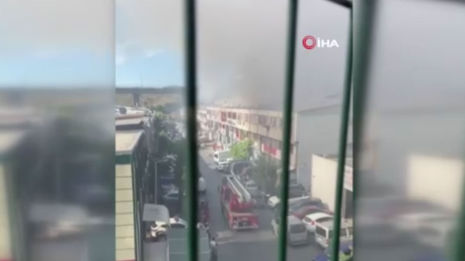 Bağcılar'da iş yeri yangını: Çok sayıda ekip sevk edildi