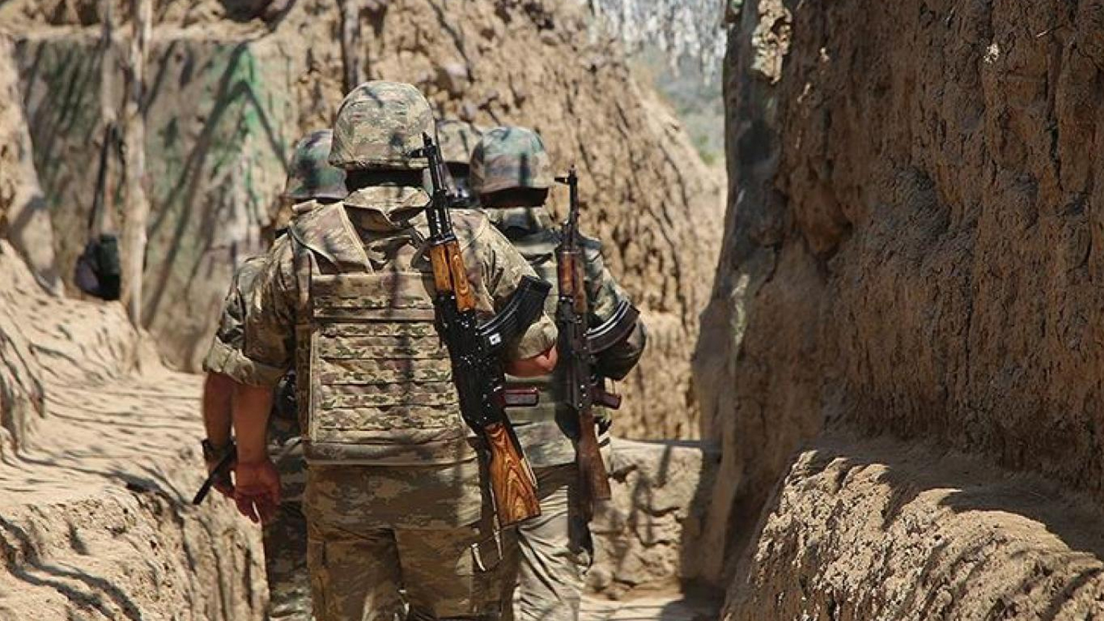 Karabağ'daki Ermeni gruplar silahlarını teslim etmeye başladı