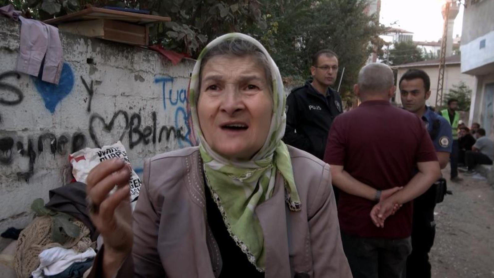 Belediye başkan adayının evinden 15 kamyon çöp çıktı: Onları daha üzerime giymedim