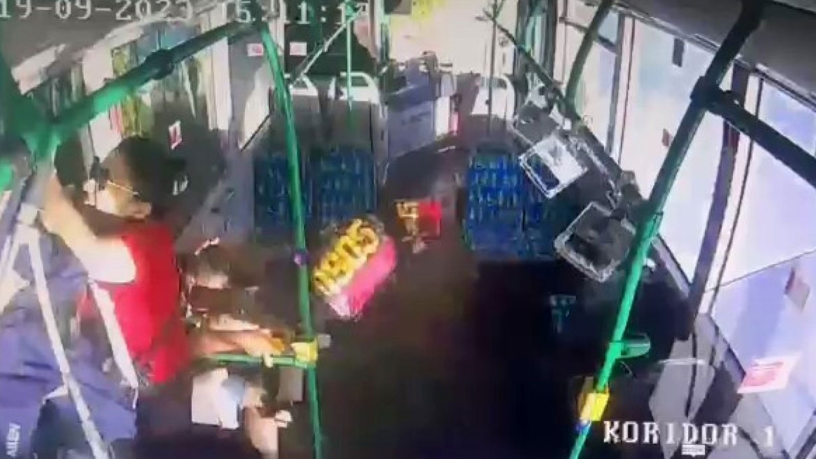 Başakşehir’deki İETT otobüs kazasında otobüs içerisinde yaşanan o anlar kamerada