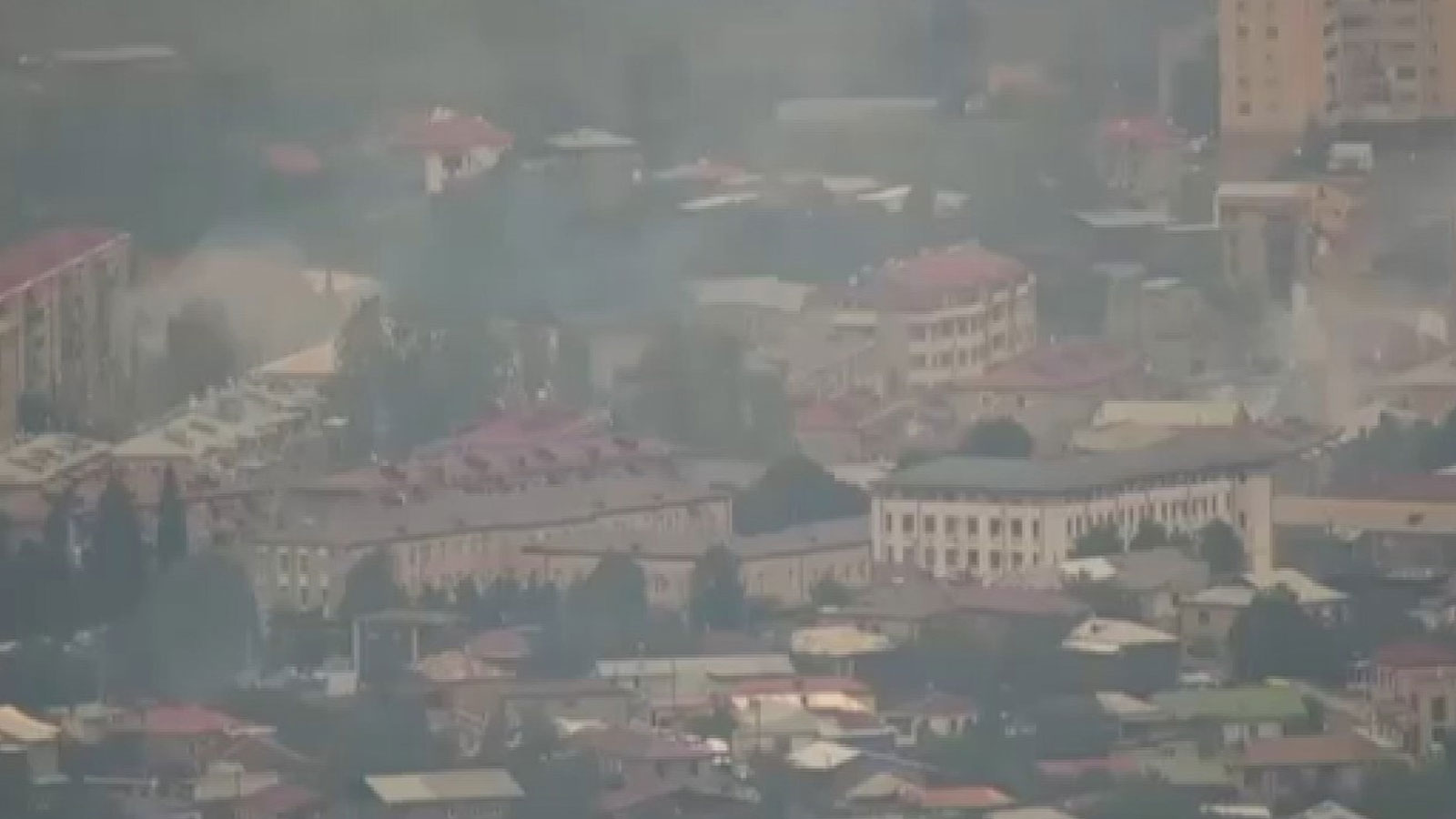 Azerbaycan, Karabağ'a yardım gönderiyor... Ermeniler arşivleri yakıyor!