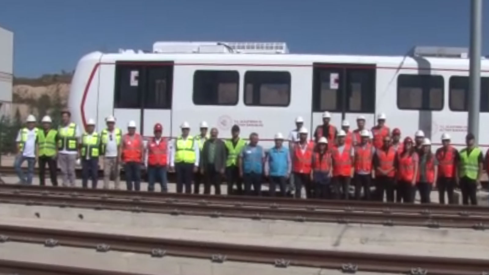 Sürücüsüz yerli ve milli metro aracı raylarla buluştu