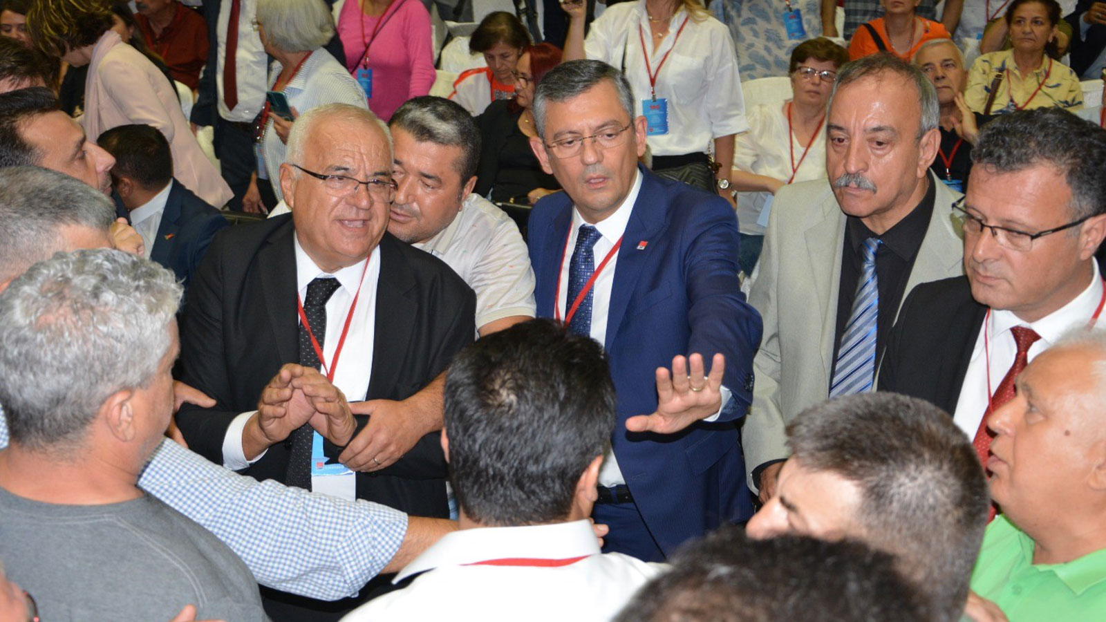 CHP Manisa İl Kongresi’nde arbede