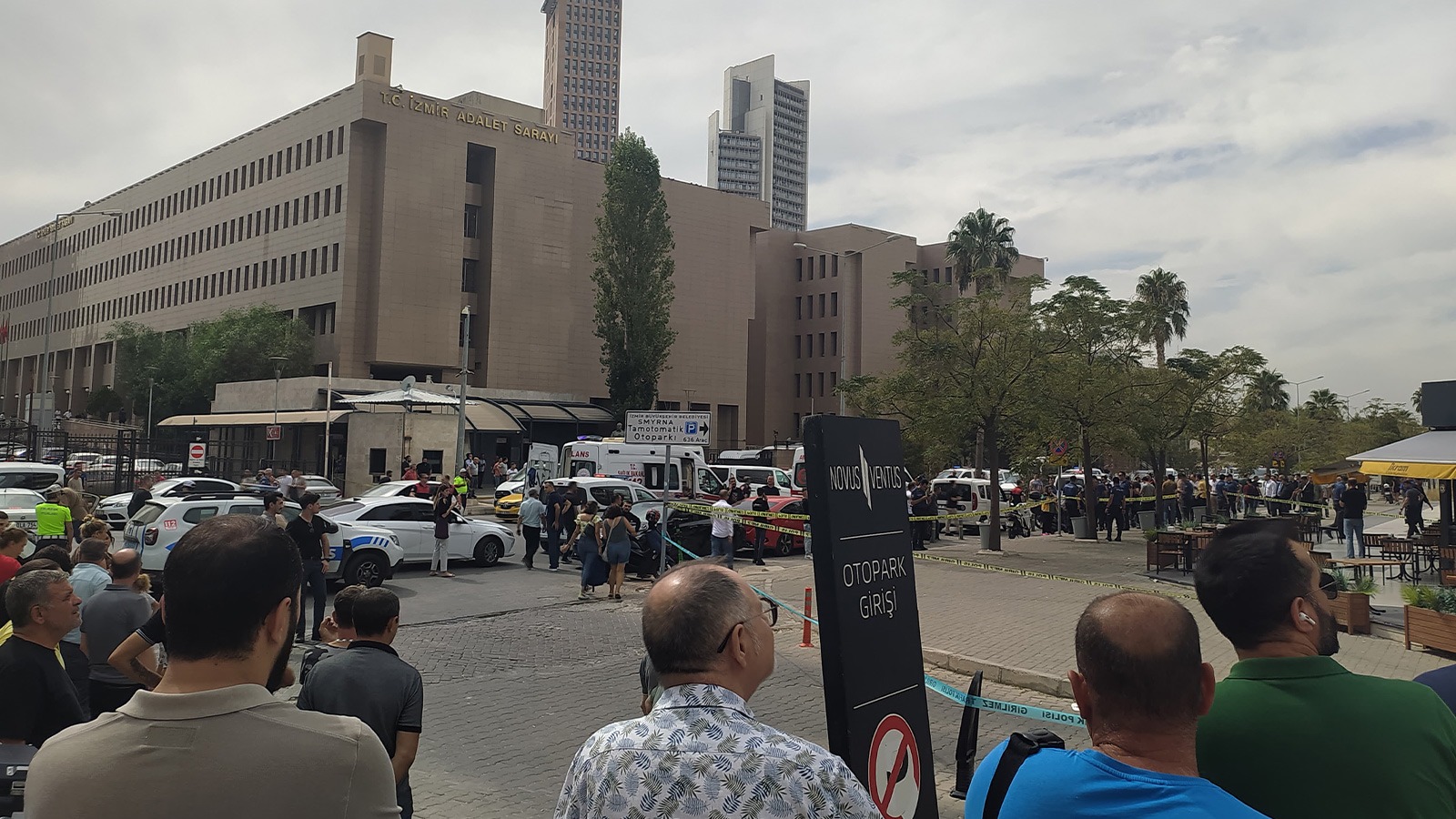 İzmir Adliyesi önünde silahlı çatışma: 1 ölü, 5 yaralı