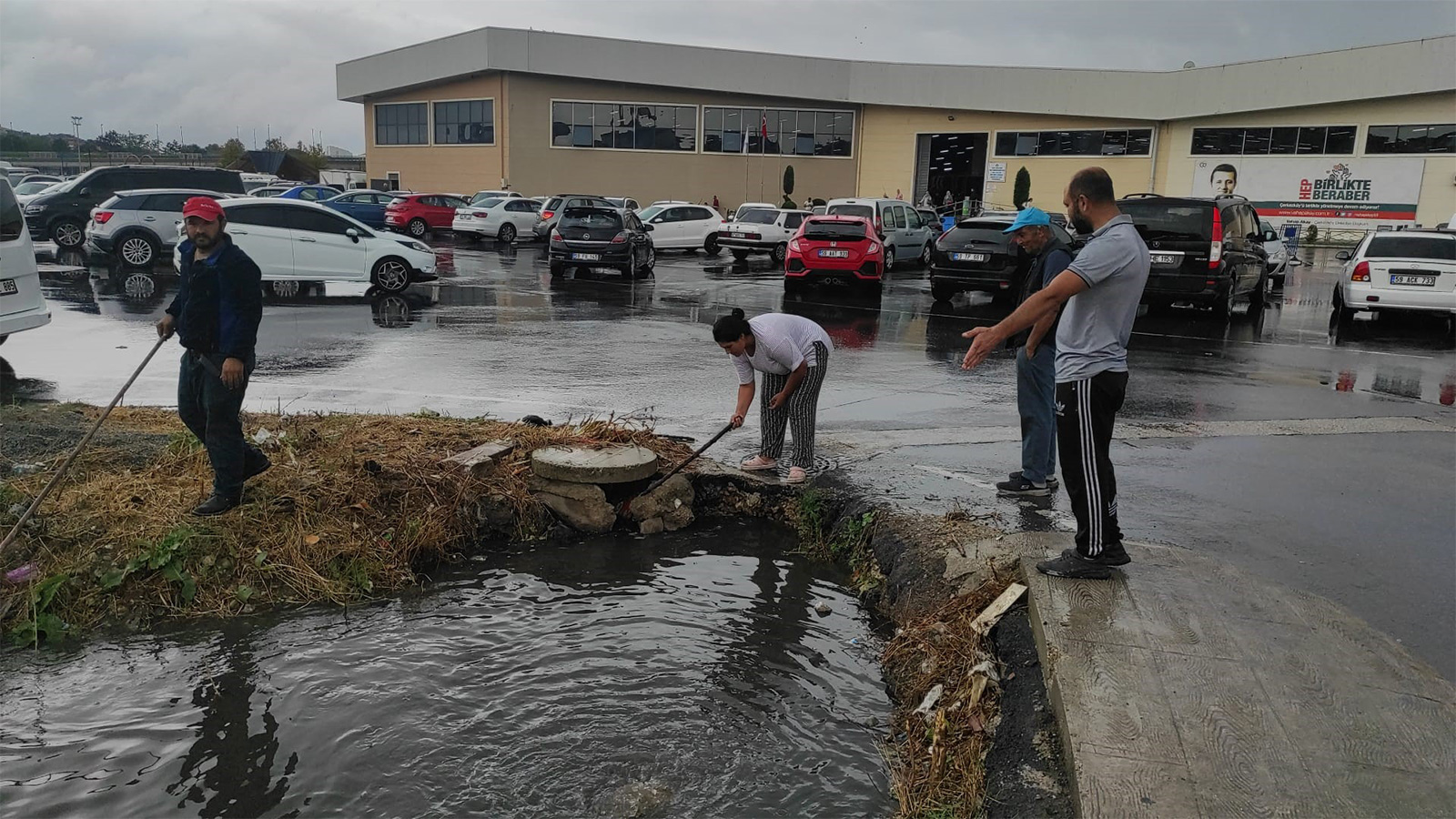Tekirdağ'daki sağanak yağış İstanbul sınırına ulaştı