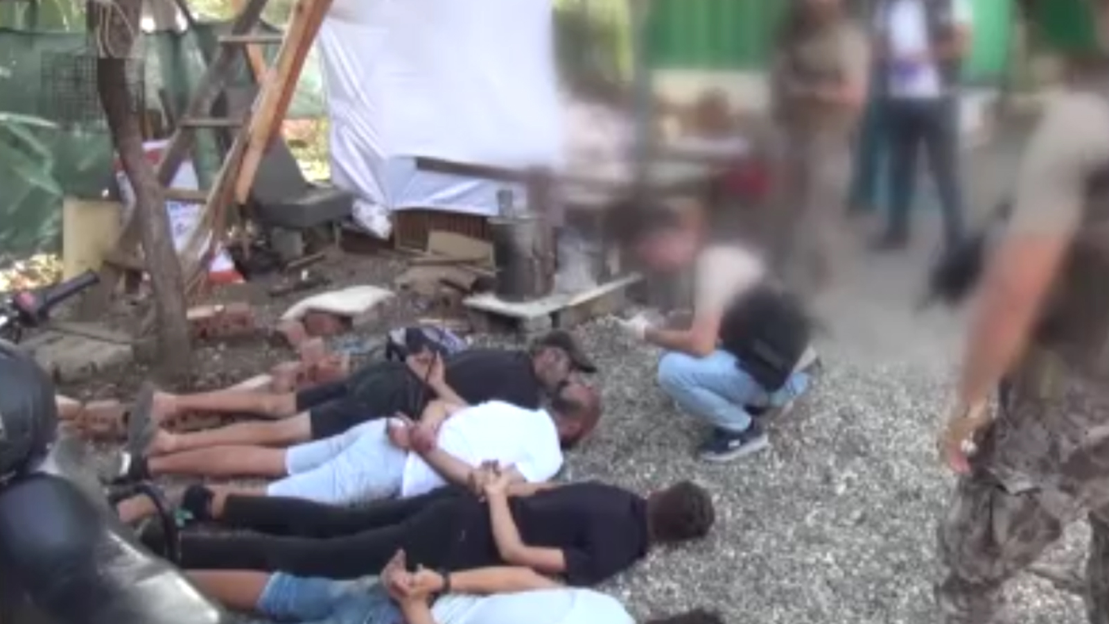 Uyuşturucu tacirlerine özel harekatlı operasyon: 13 şahıs tutuklandı