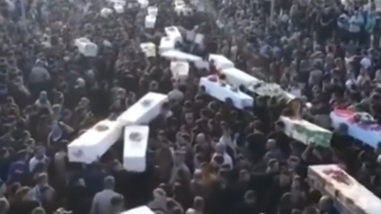 Düğün, toplu cenazeye dönüştü! Irak'ta düğünde meydana gelen yangında hayatını kaybedenler defnediliyor