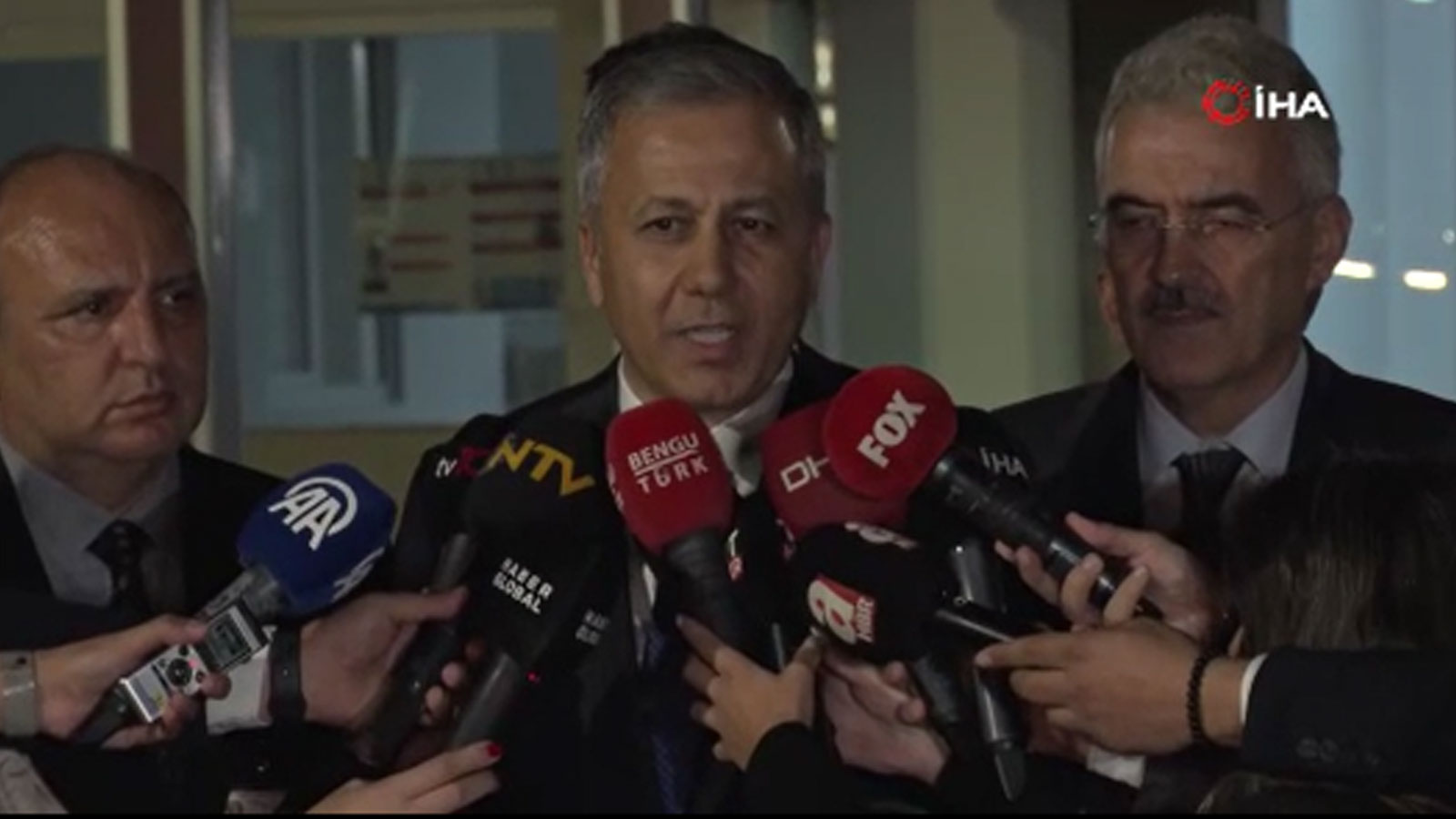 Bakan Yerlikaya'dan Ankara'daki patlamada yaralanan polislere ziyaret