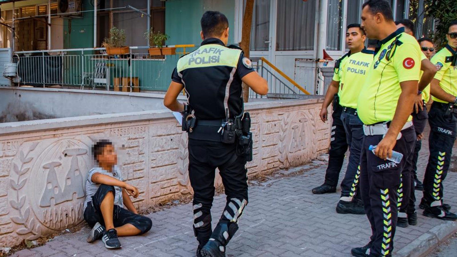 Küçük çocuklar ortalığı birbirine kattı, polisi 20 kilometre peşlerine taktı