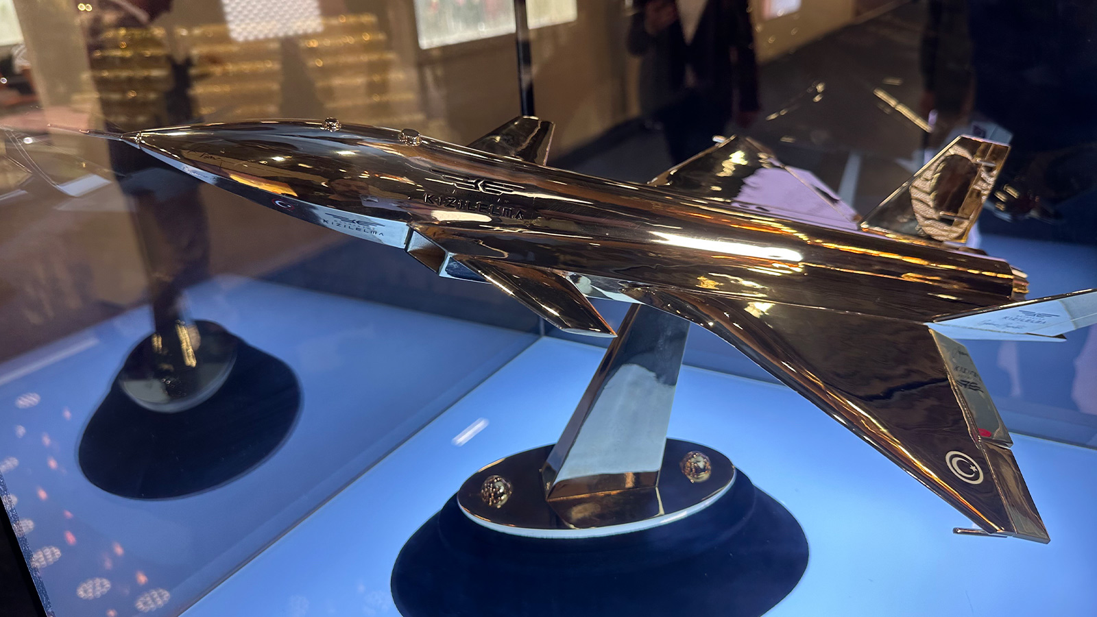 Bayraktar Kızılelma 'altın'a büründü