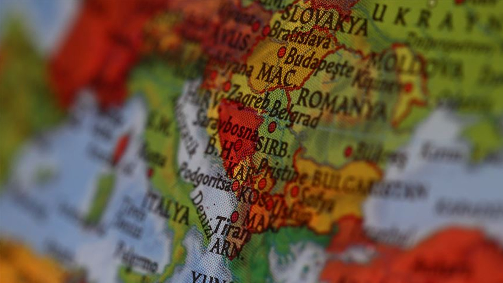 Balkanlar'da ABD - Rus satrancı! Tehditle Sırbistan'a geri adım attırdı