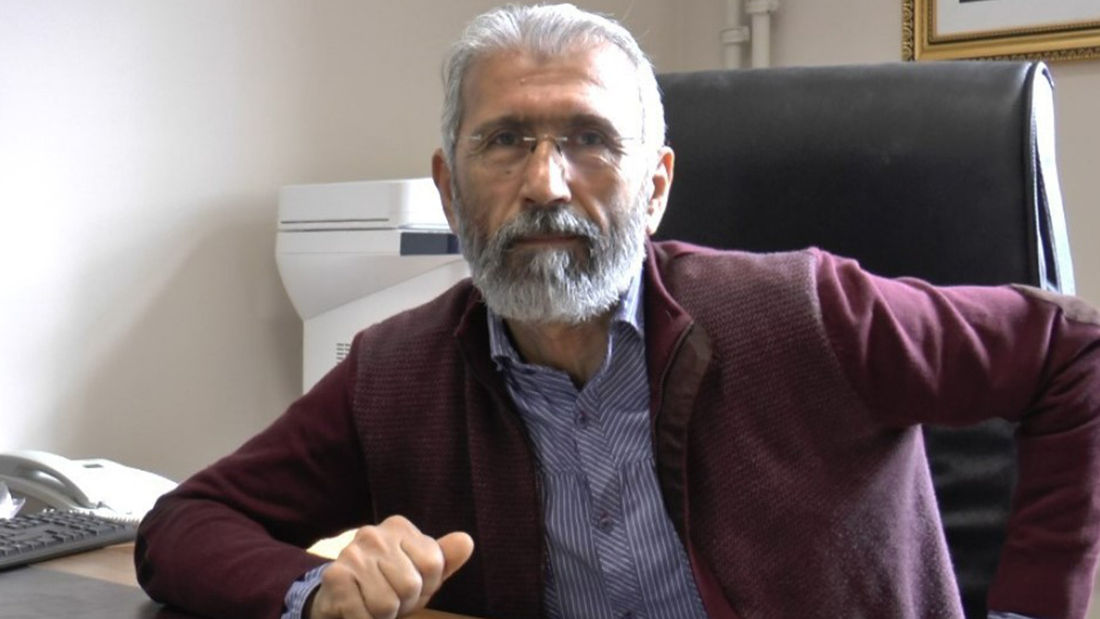 Teröristbaşı Öcalan'ın mektubunu okudu: Görevden alındı