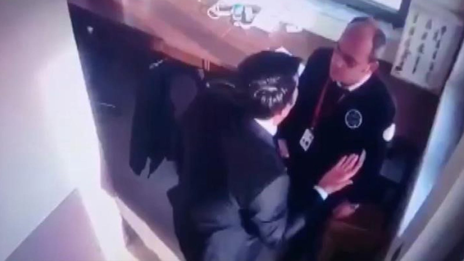 Hastanede pes dedirten olay: Kendisini şikayet eden personeli darp etti
