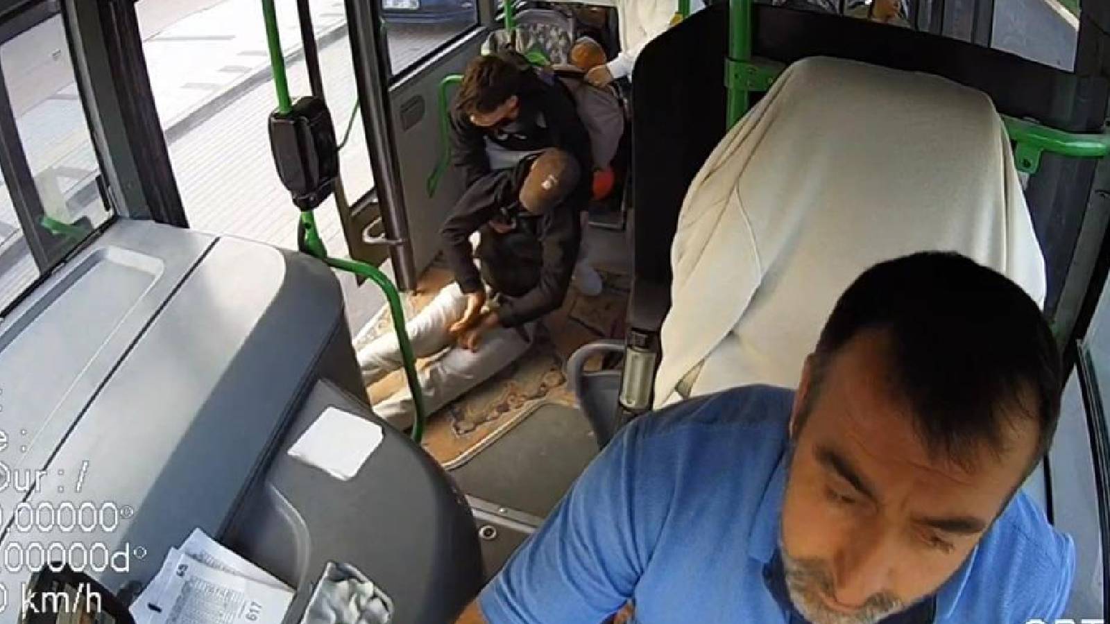 Zamanla yarış kamerada: Yolcu fenalaştı, otobüsü hastaneye sürdü