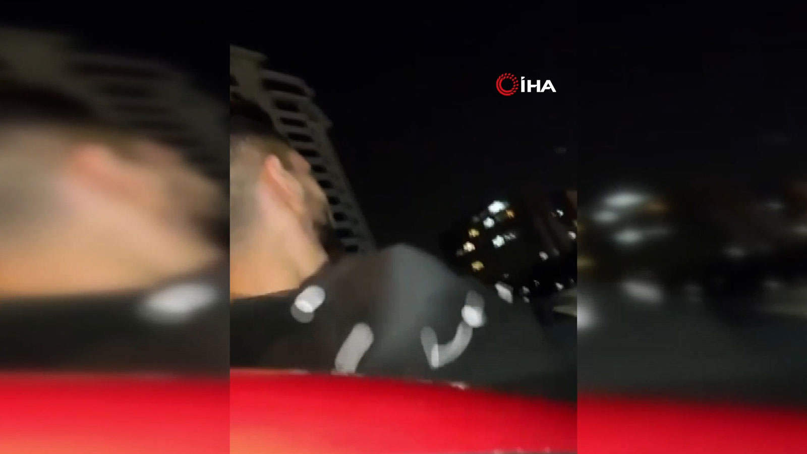 Akıllara durgunluk veren olay! Motor kaputuna tutunarak seyahat etti
