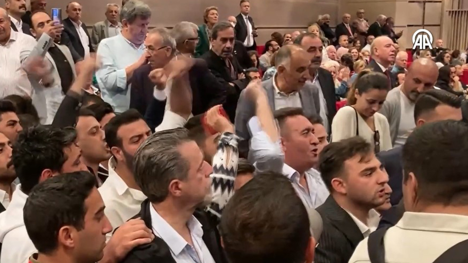 CHP’de İstanbul İl Kongresi: Canpolat ve Çelik yarışıyor