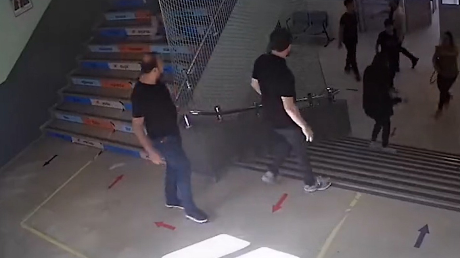 Veli ve yakınları okulu bastı, öğretmenlere saldırdı