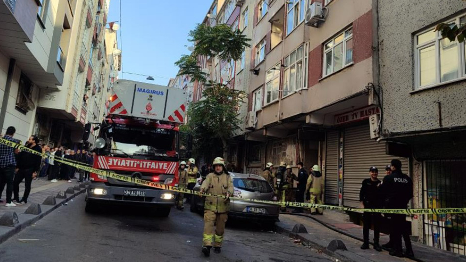 Ailesine kızdı, evi yaktı! Binayı saran alevlerde 19 kişi mahsur kaldı
