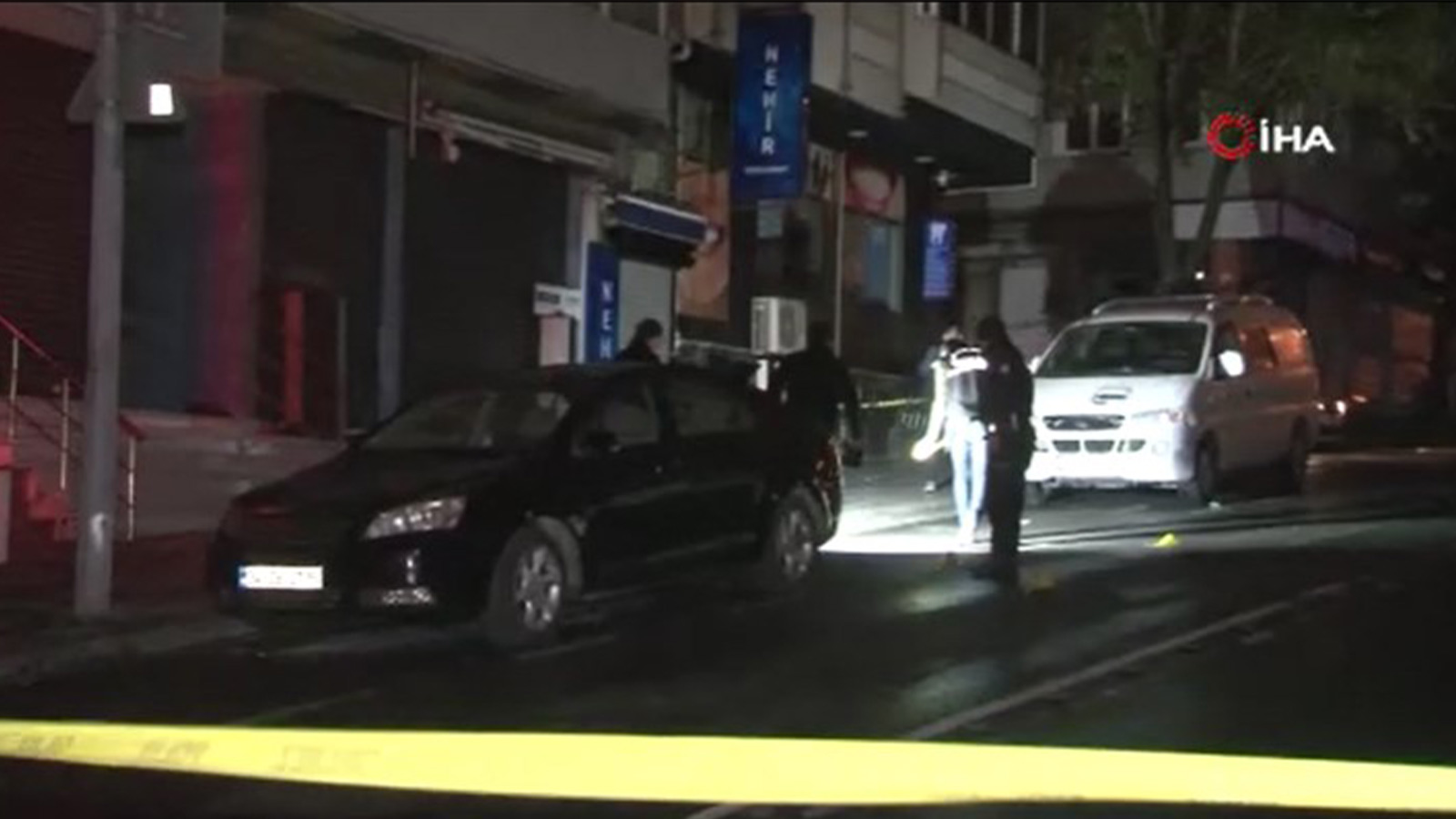 Eğlence mekanı önünde silahlı çatışma: 1 ölü