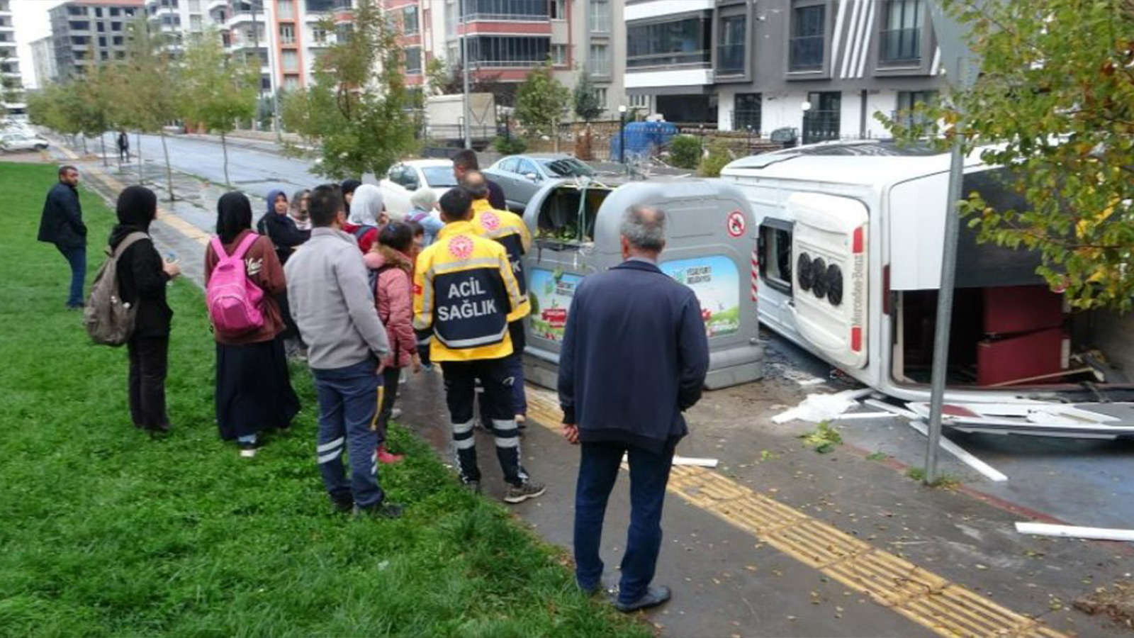 Minibüsle öğrenci servisi çarpıştı! 1 kişi yaralandı