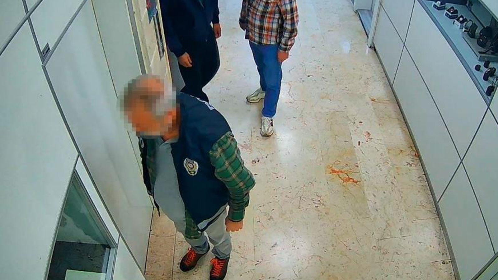 Fatih’te pes dedirten hırsızlık! Polis yeleği ve sahte kimlikle 1 milyon 600 bin liralık gasp