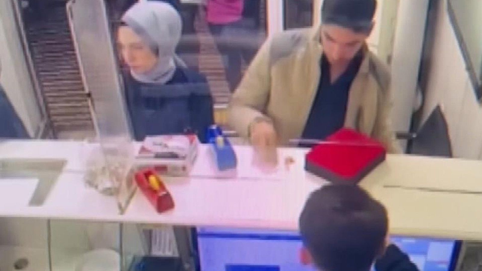 Kuyumcudaki bir anlık dalgınlık 100 bin TL’ye mal oldu