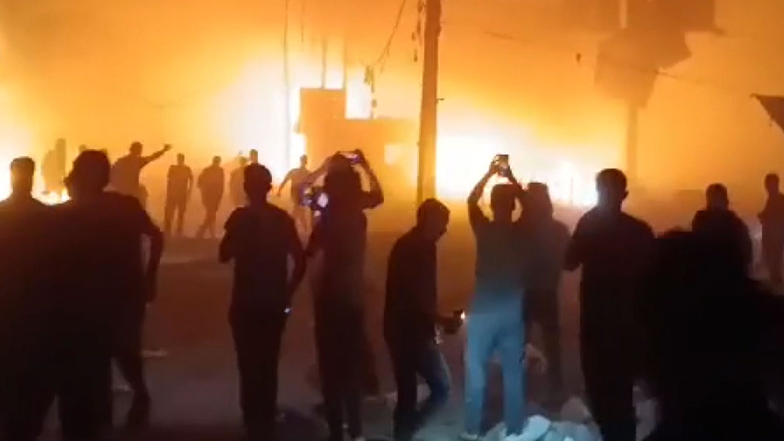 İsrail Gazze'de pazar yeri bombaladı!