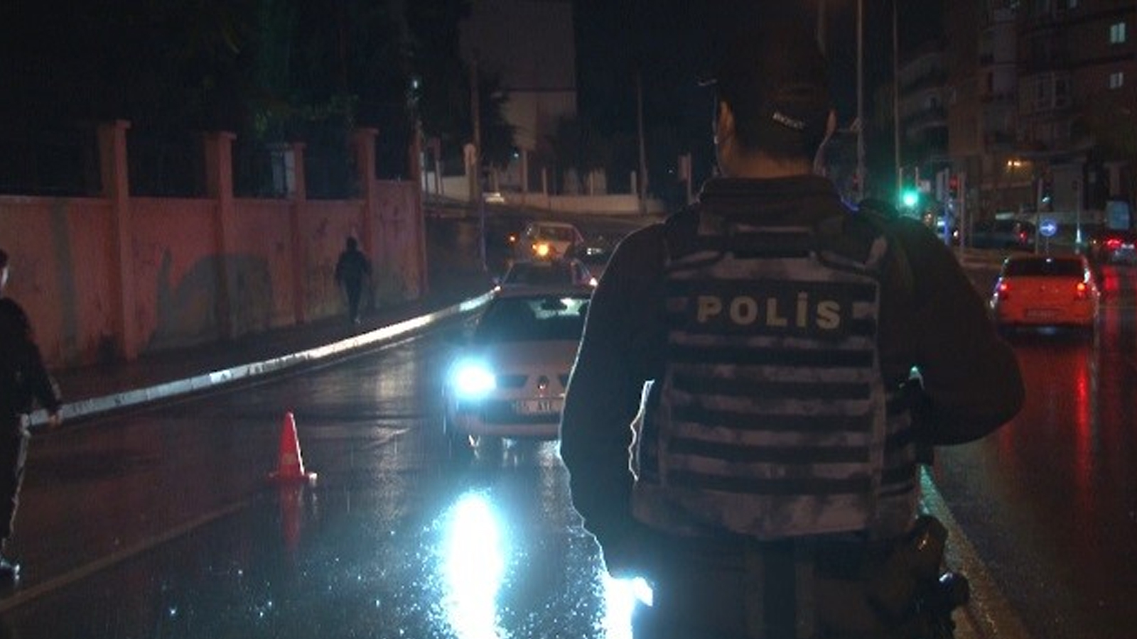 Polisten gece yarısı şok denetimi!