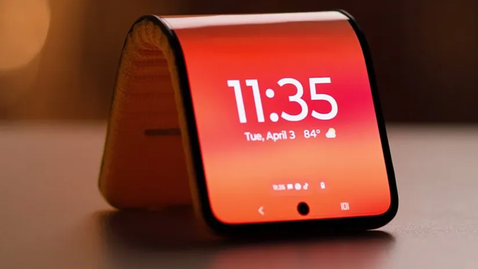 Motorola kola takılabilen 'bükülen telefon' modelini tanıttı