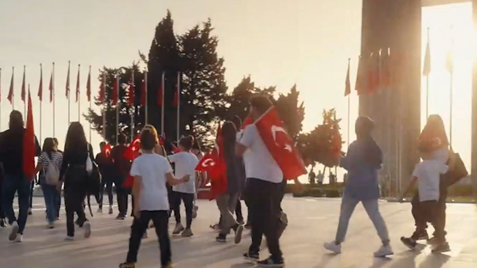 Cumhurbaşkanlığı İletişim Başkanlığı, Cumhuriyet'in 100. yıl dönümünü 100. Yıl Marşı'yla kutladı