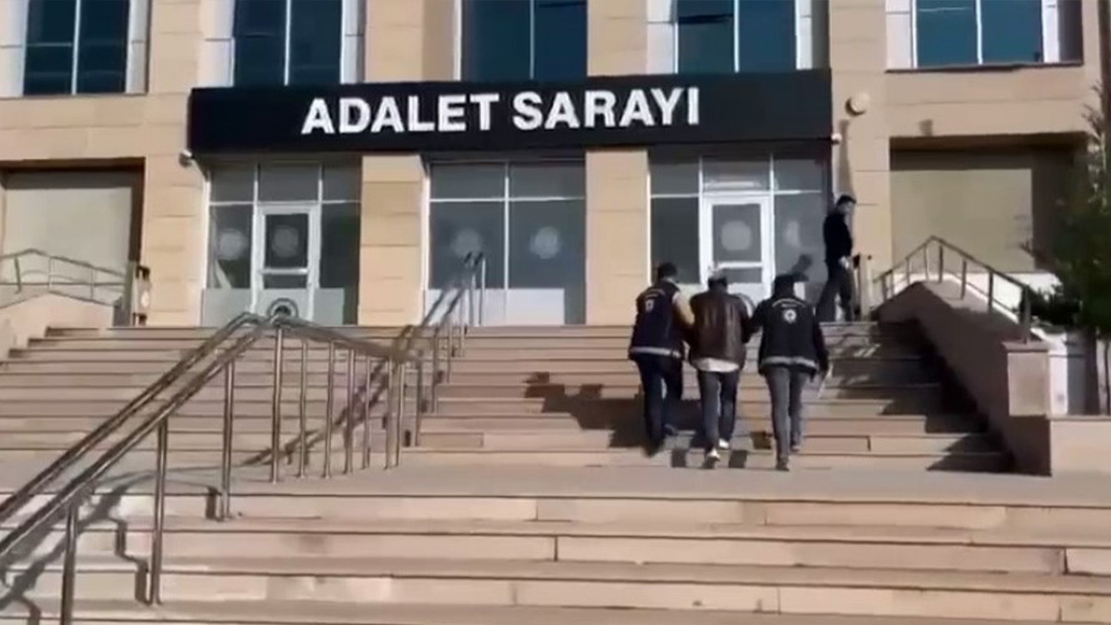 Van’da göçmen kaçakçılarına darbe: Gözaltılar var
