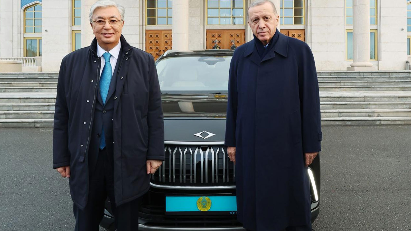Cumhurbaşkanı Erdoğan, Tokayev'e TOGG hediye etti