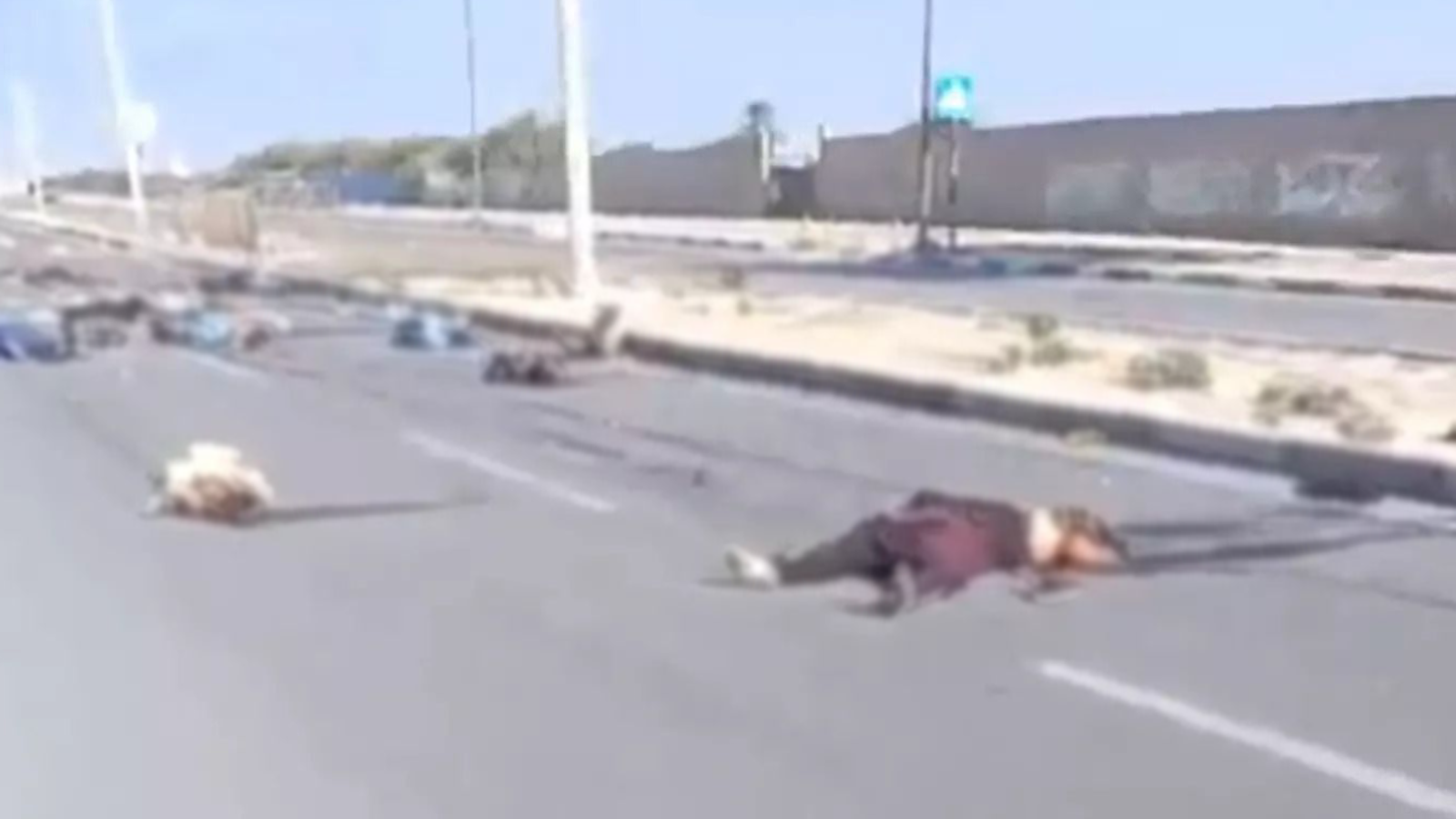 İsrail Gazze'de ambulans konvoyunu vurdu! Dehşet veren görüntüler