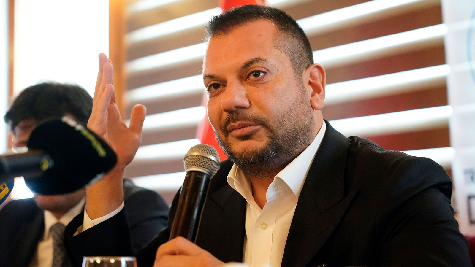 Ertuğrul Doğan galibiyete rağmen esti gürledi!