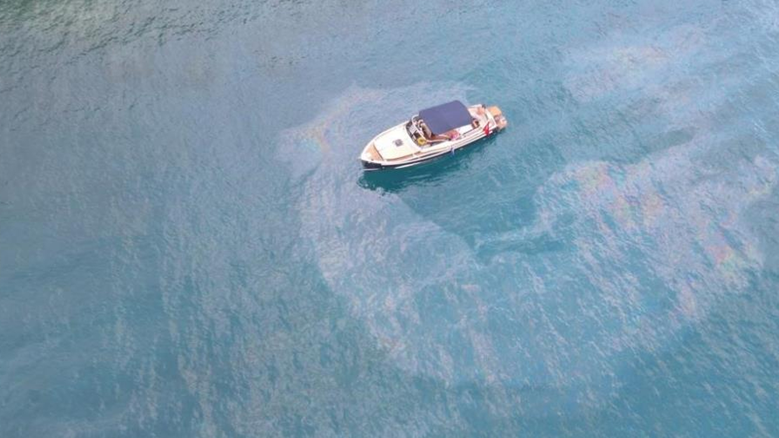 Antalya’da deniz kirliliği dron ile tespit edildi: 6 bin 140 TL ceza, tekne seferden men edildi