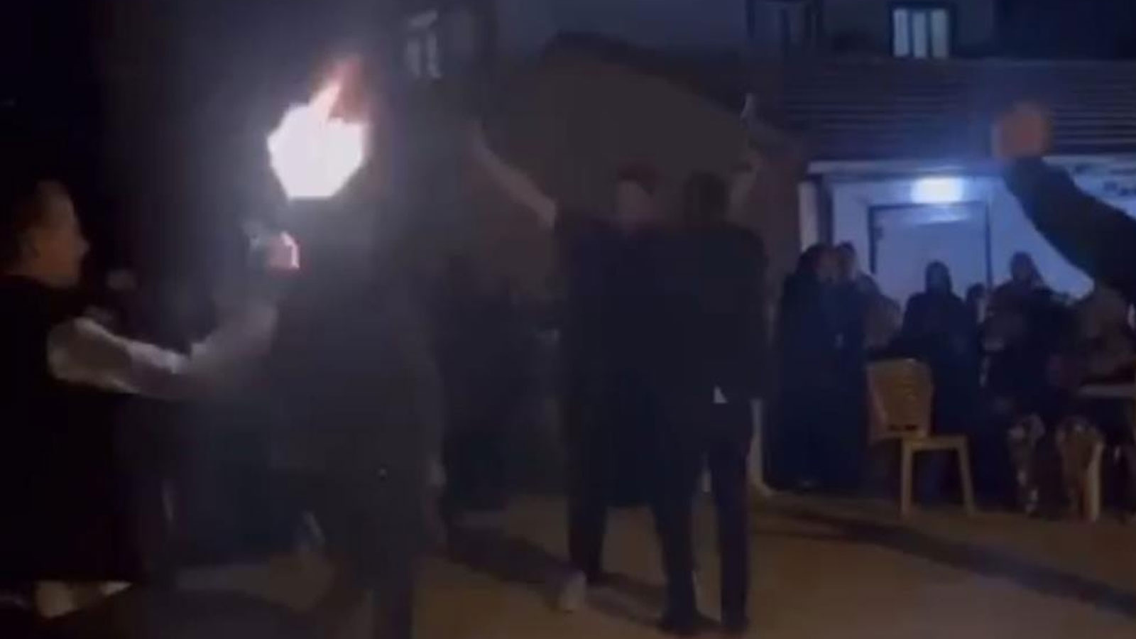 Asker eğlencesindeki magandalar terör estirdi! Rastgele etrafa ateş ettiler