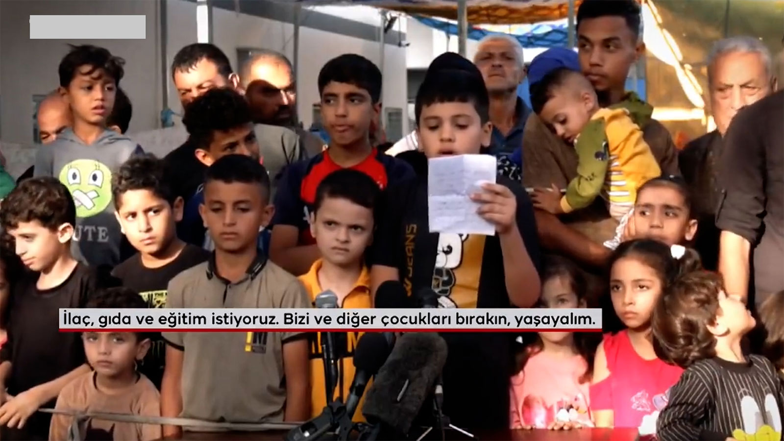 Gazze'de Şifa Hastanesi'ne sığınan çocuklar: Bırakın yaşayalım