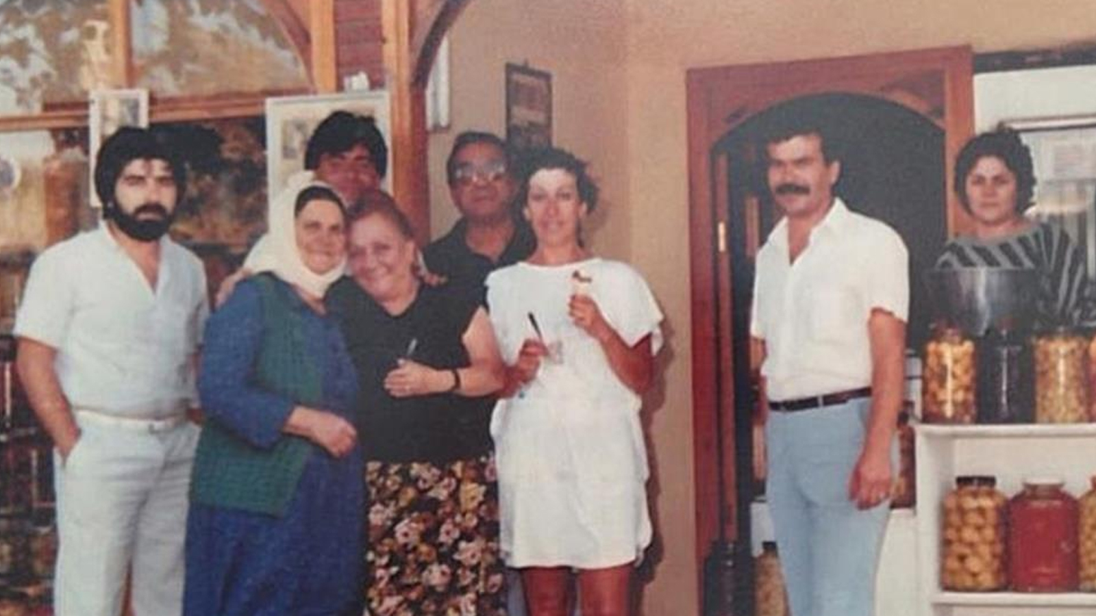 En iyi turşu limondan mı yapılır, sirkeden mi? Adile Naşit keşfetti! Neşeli Günler filmine konu oldu